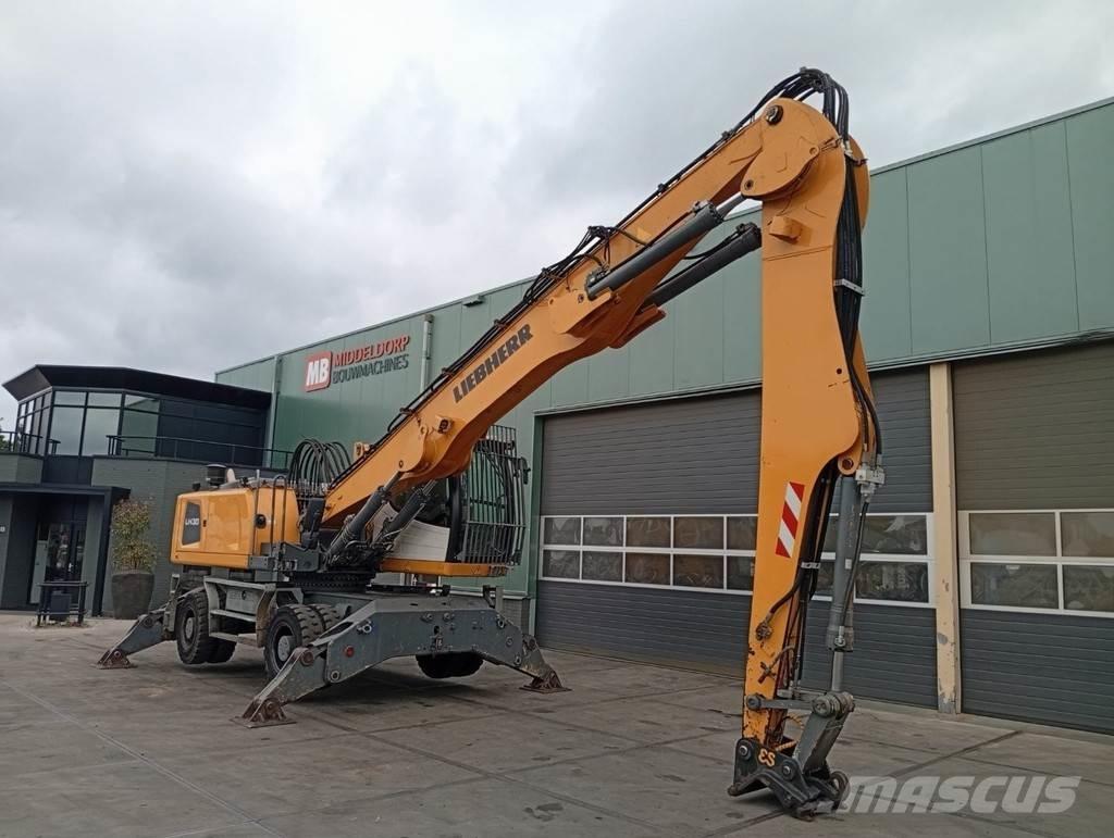 Liebherr LH 30 M Materialumschlag