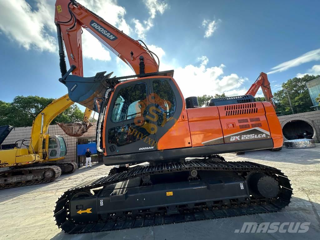 Doosan DX 225 LCA Raupenbagger