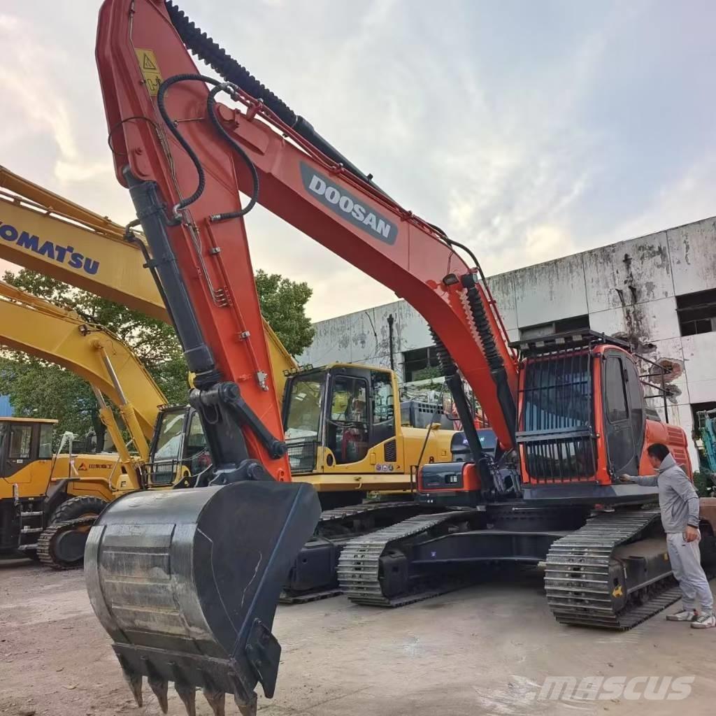 Doosan DX 300 LC Raupenbagger