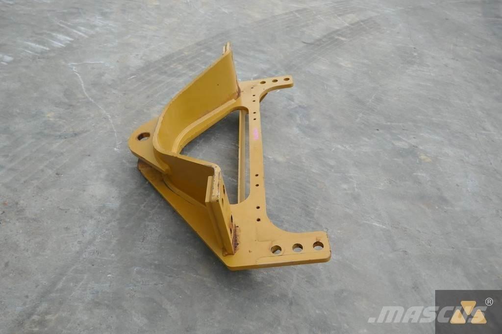CAT 140M3 Drawbar Transport Sonstige