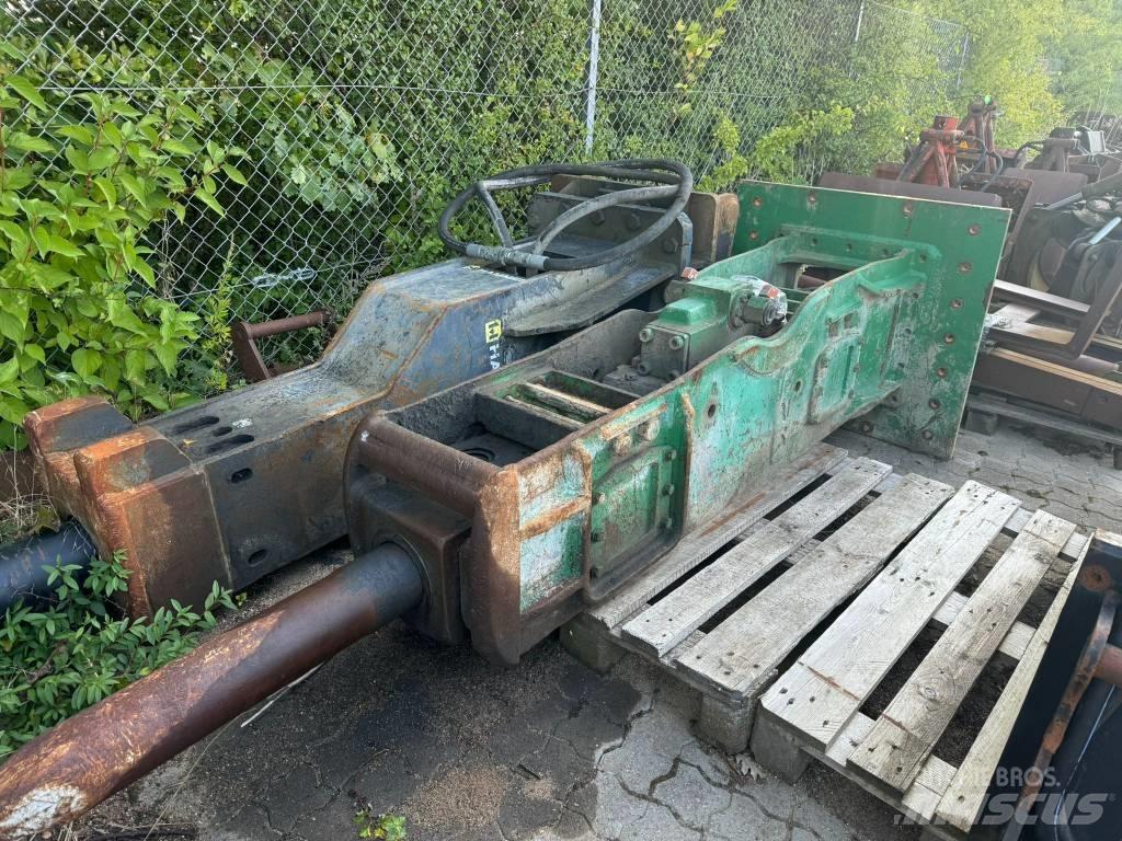 NPK E 213 Hammer / Brecher