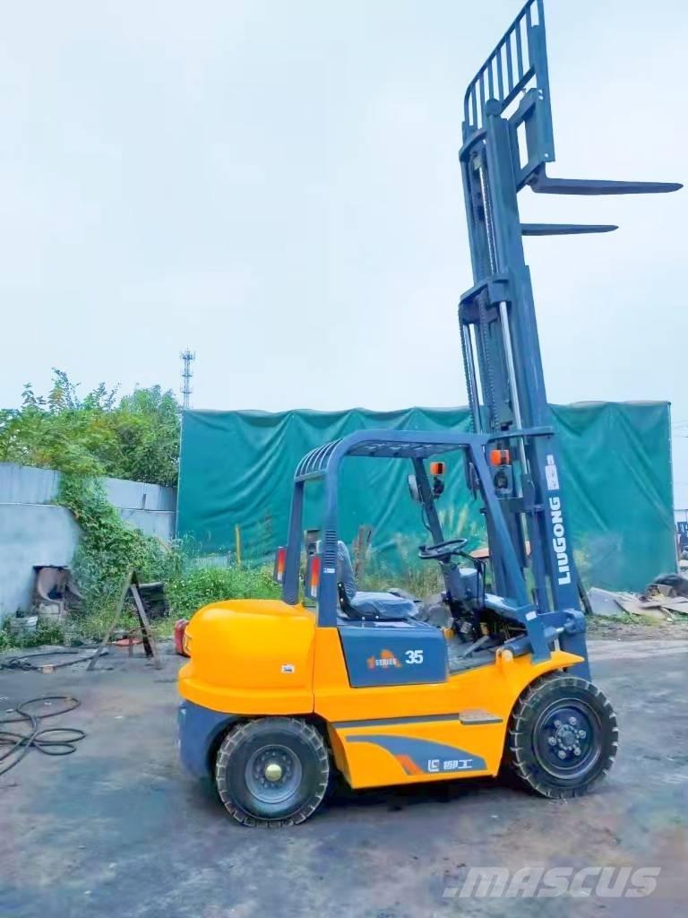 LiuGong CPC 35 Diesel Stapler