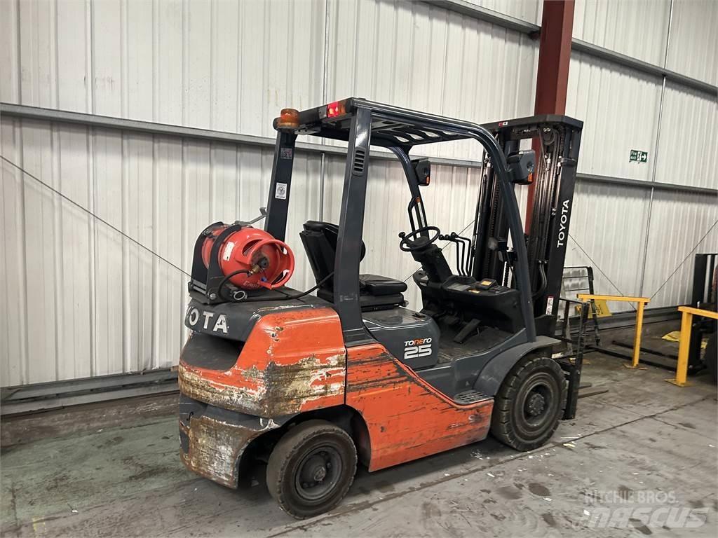 Toyota 02-8FGF25 Gas Stapler
