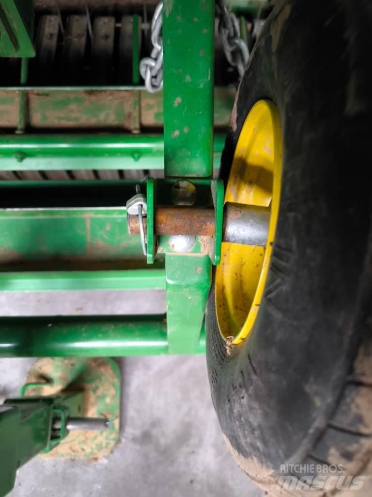 John Deere V461M Rundballenpressen