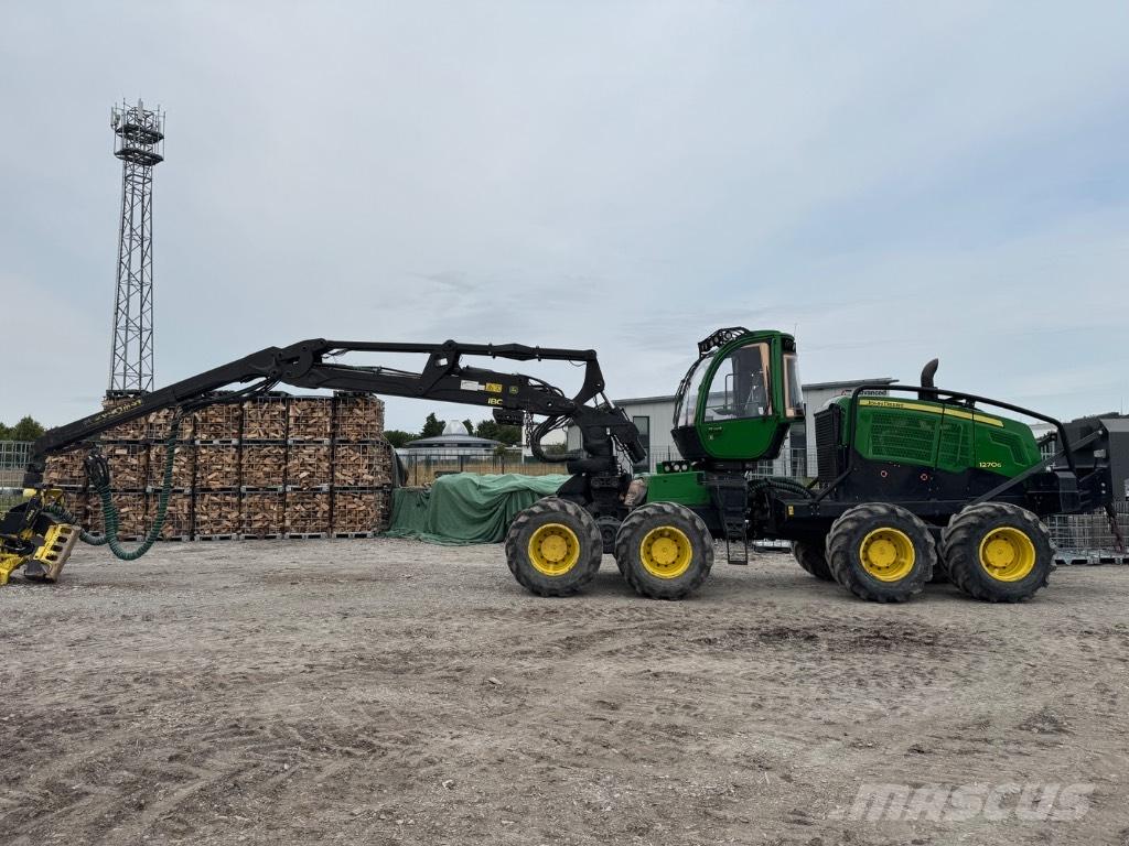 John Deere 1270 G Harvester