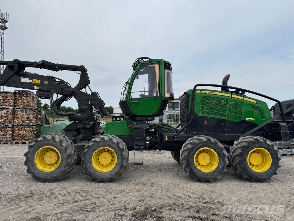 John Deere 1270 G Harvester