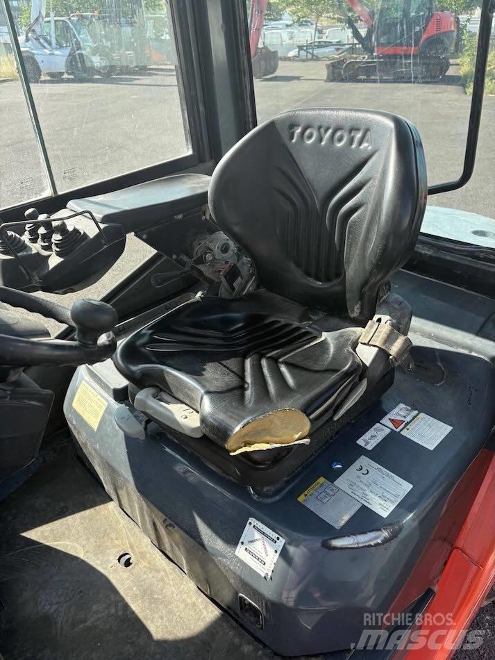 Toyota 8 FDF 25 Diesel Stapler