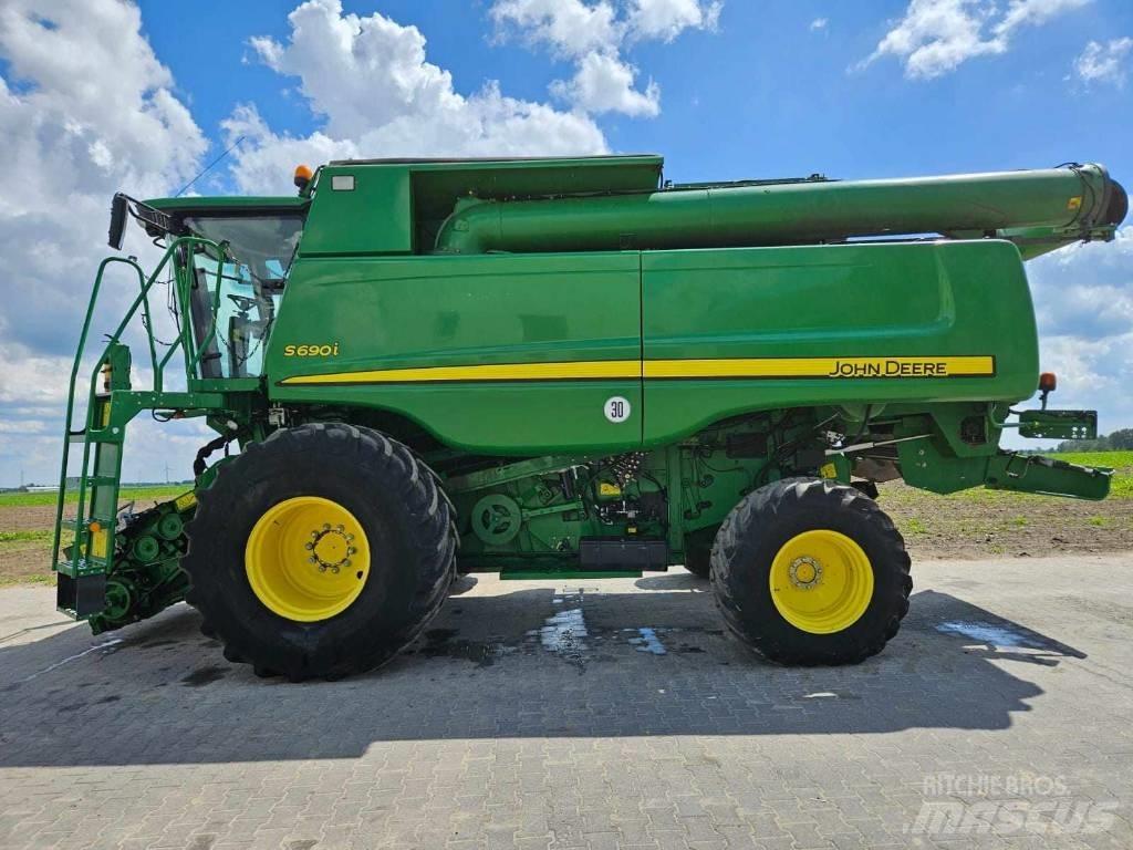 John Deere S 690 i Mähdrescher