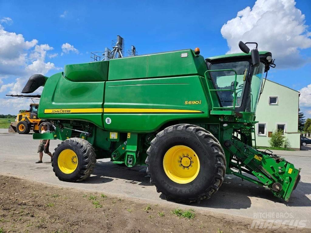 John Deere S 690 i Mähdrescher