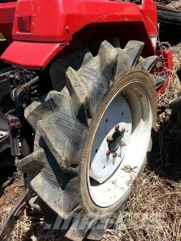  Pneus 8.3-22 Reifen