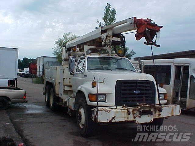 Altec D1000BR Fahrzeug mit mobiler Bohranlage