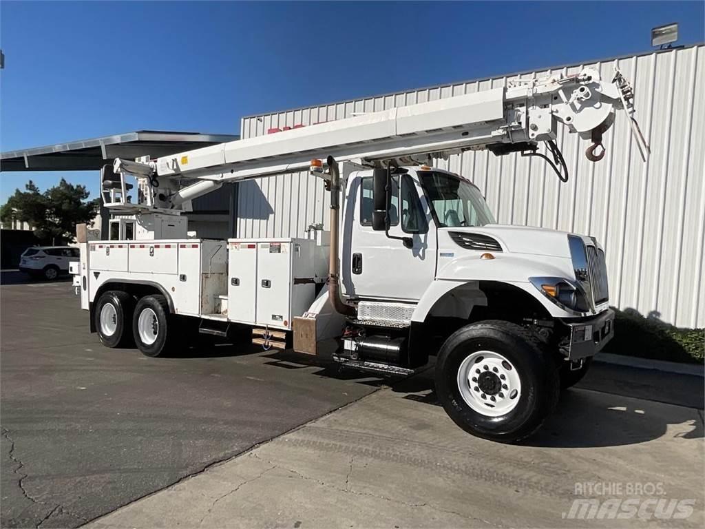 Altec D4065BTR Fahrzeug mit mobiler Bohranlage