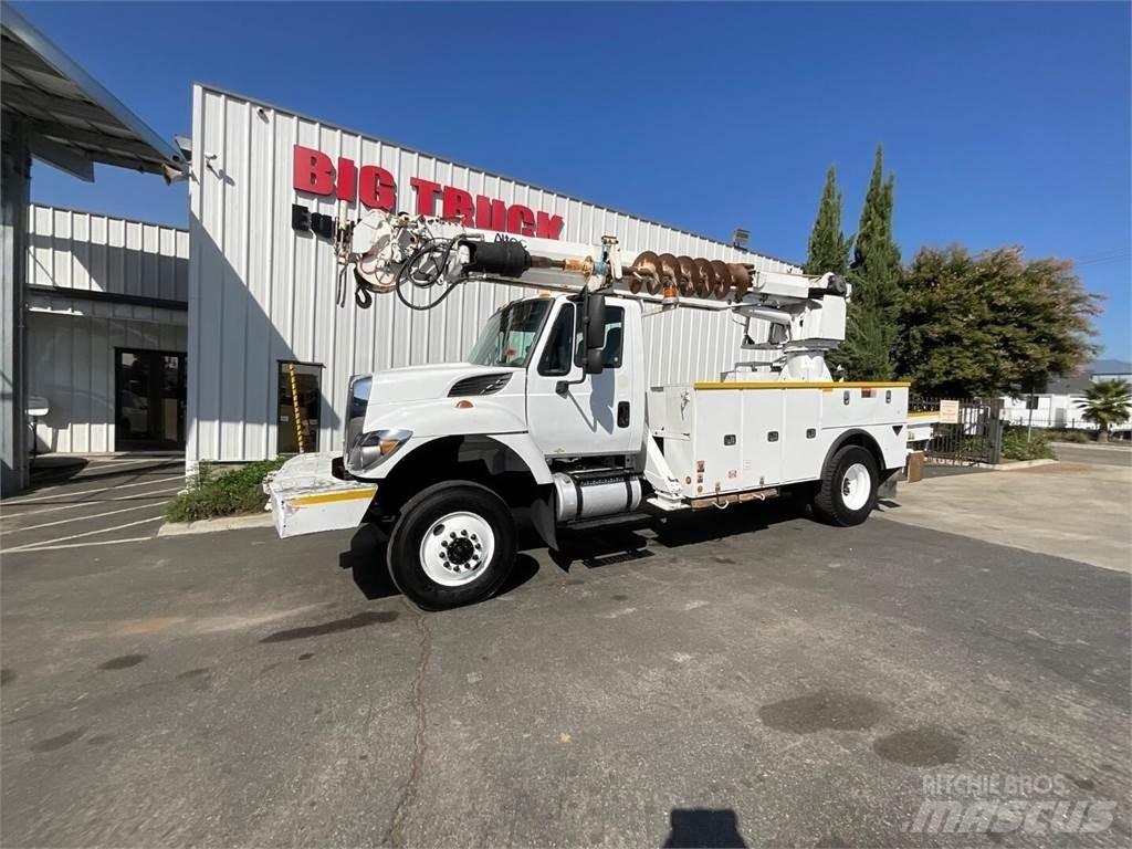 Altec DC47TR Fahrzeug mit mobiler Bohranlage