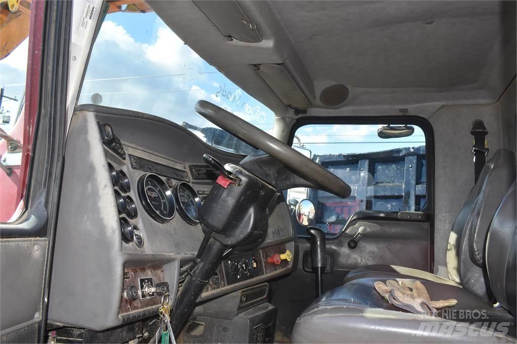 Altec DM47T Fahrzeug mit mobiler Bohranlage