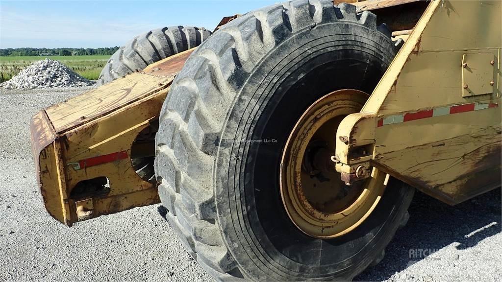 CAT 623B Schaber