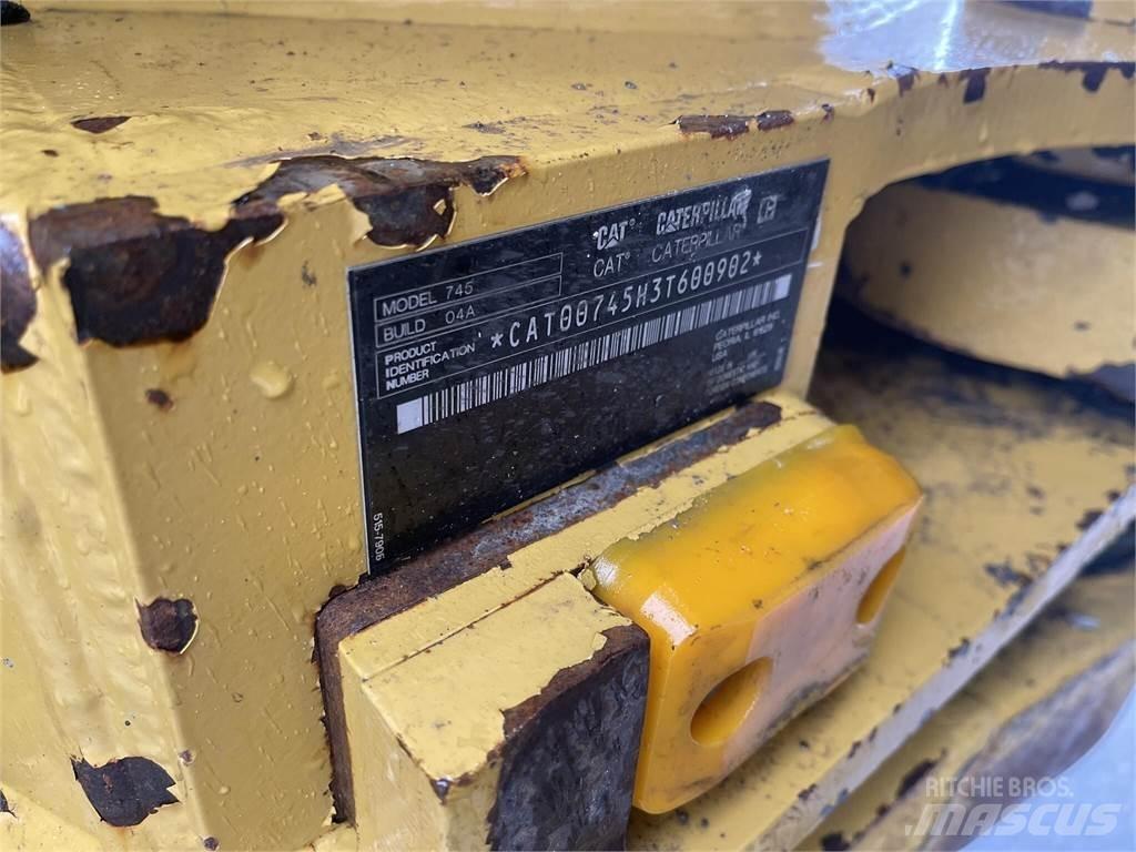 CAT 745 Dumper - Knickgelenk