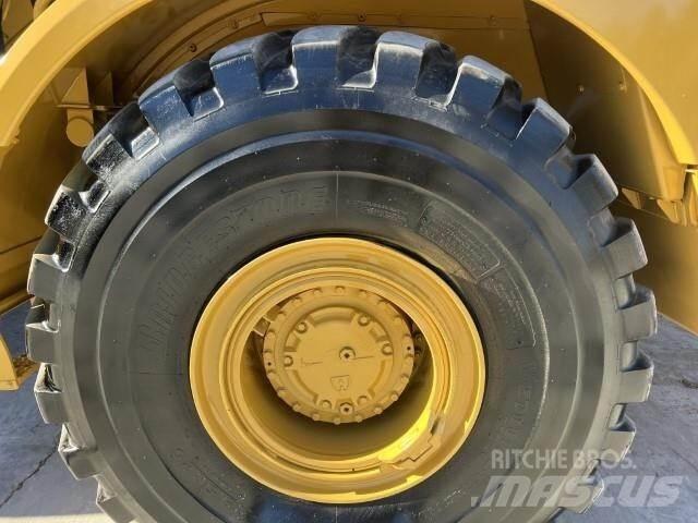CAT 745 Dumper - Knickgelenk