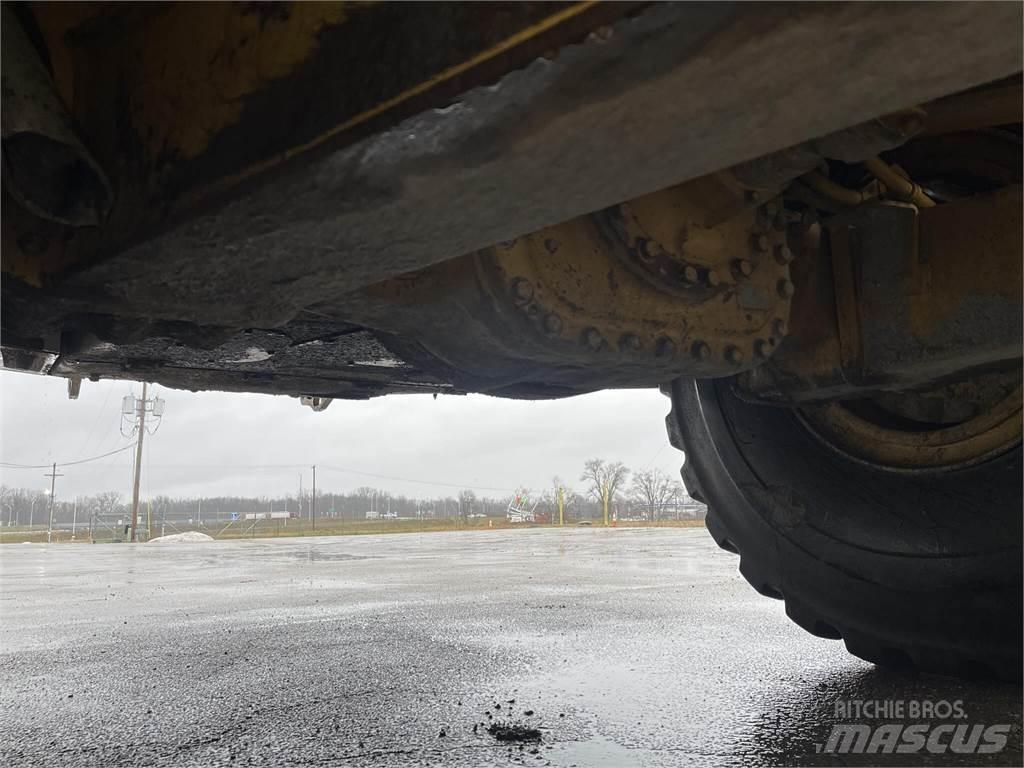 CAT 745C Dumper - Knickgelenk
