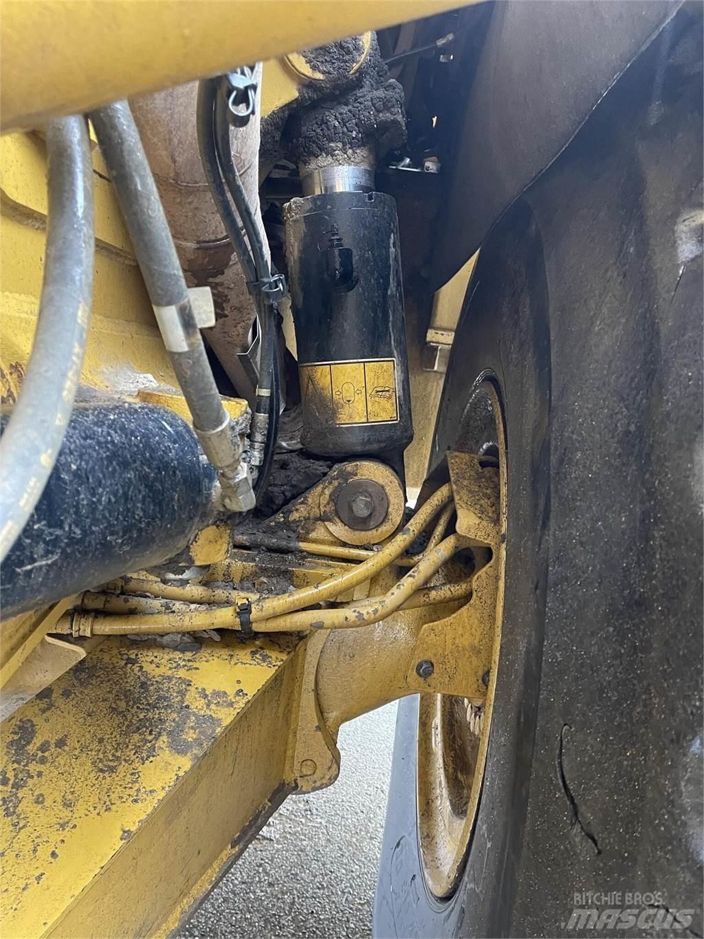CAT 745C Dumper - Knickgelenk