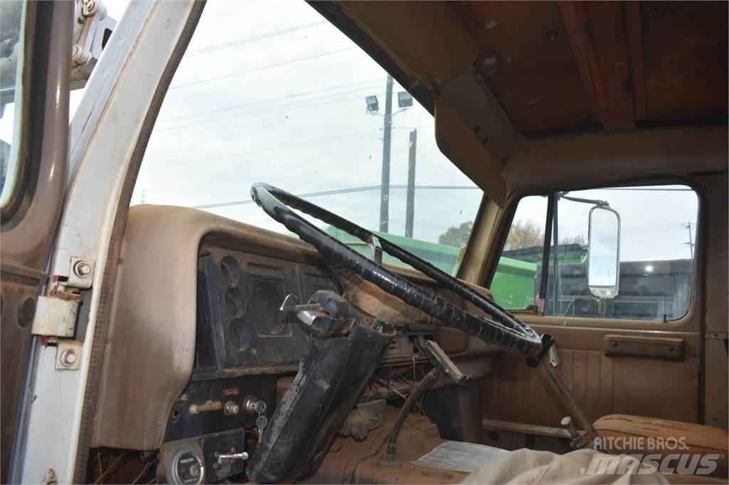 International S2300 Tankwagen