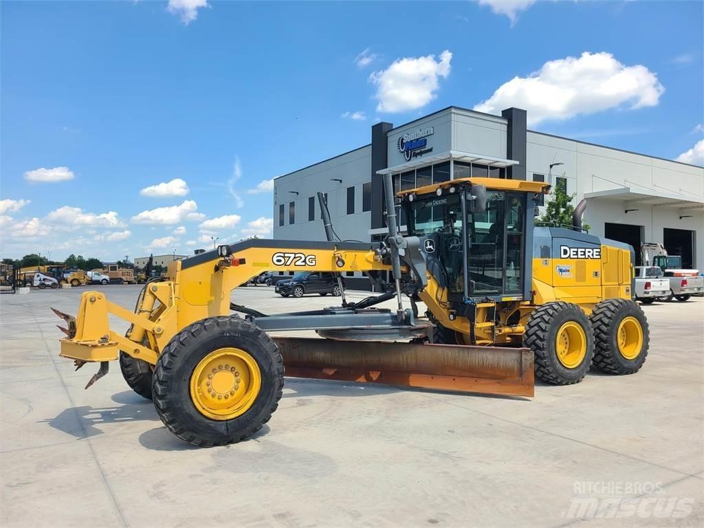John Deere 672G Grader