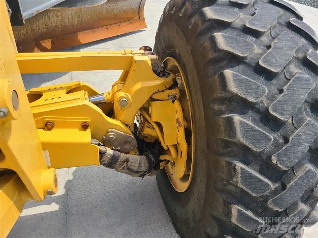 John Deere 672G Grader