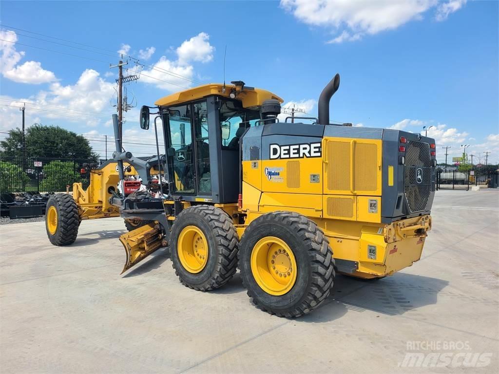 John Deere 672G Grader