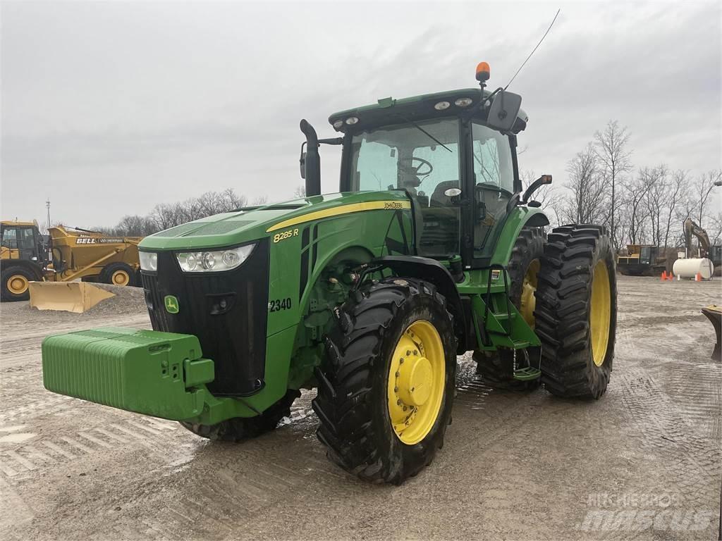 John Deere 8310R Traktoren
