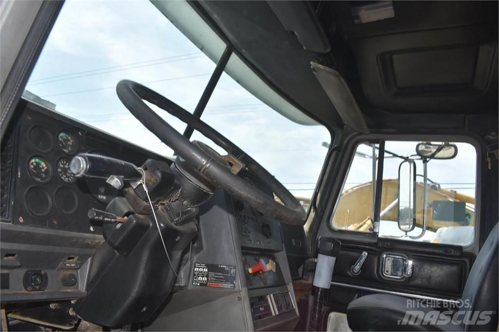 Mack CH613 Tankwagen