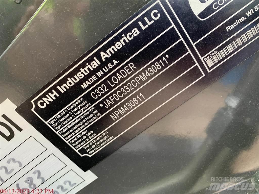 New Holland C332 Kompaktlader