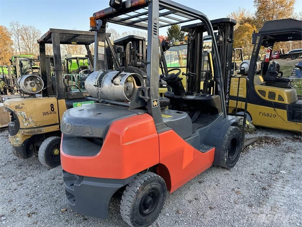 Toyota 8FGU25 Andere Gabelstapler