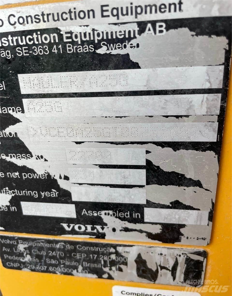 Volvo A25G Dumper - Knickgelenk