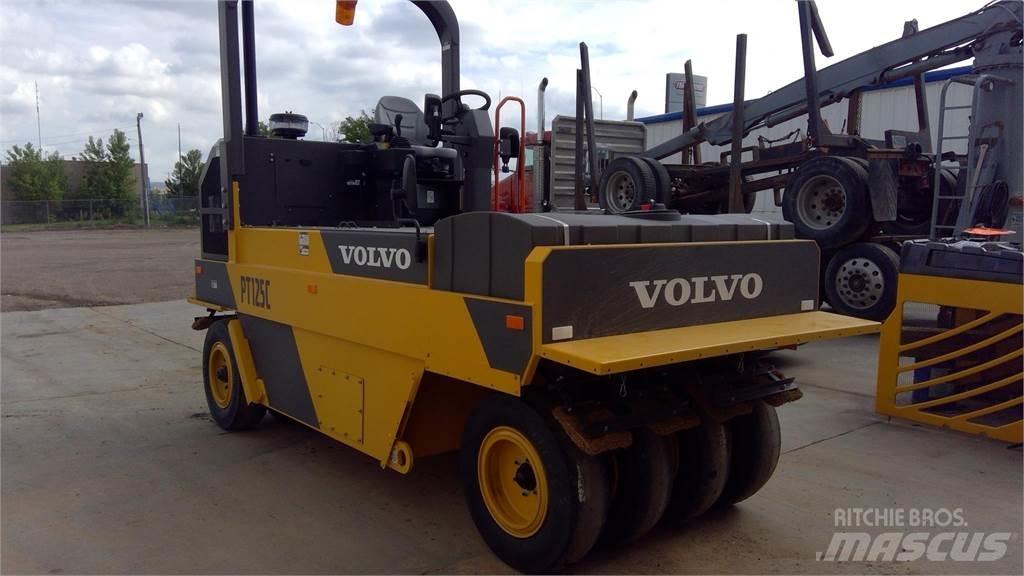 Volvo PT125C Gummiradwalzen