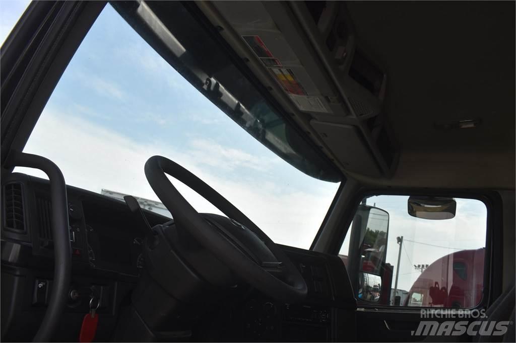 Volvo VHD104F300 Kipper