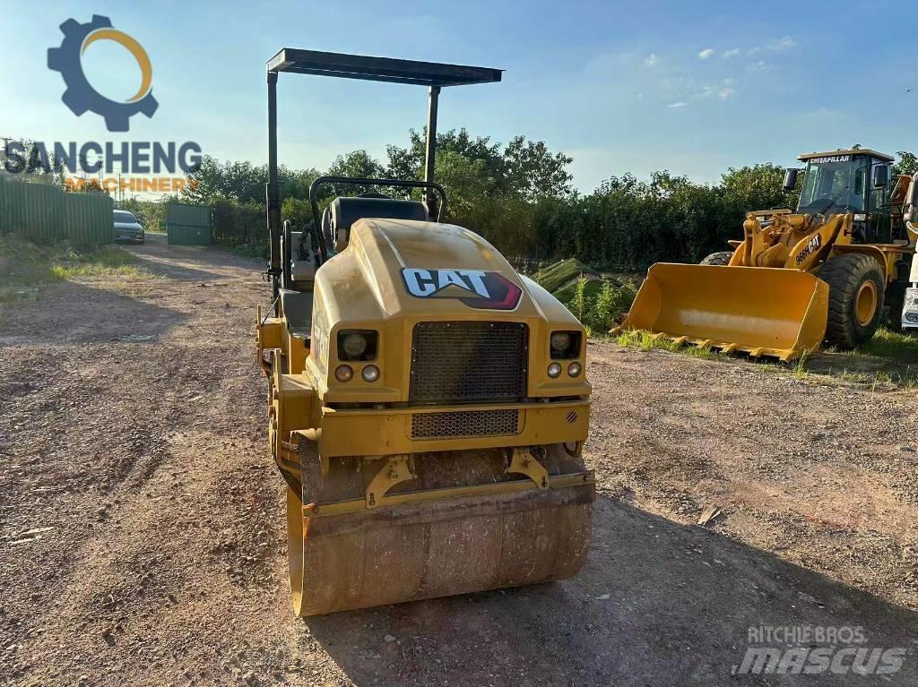 CAT CB24B Tandemwalzen