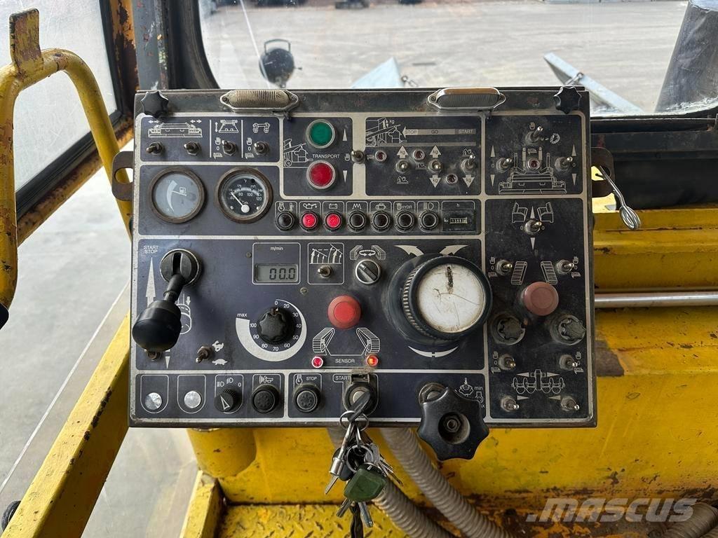 Demag DF 140 C Strassenfertiger