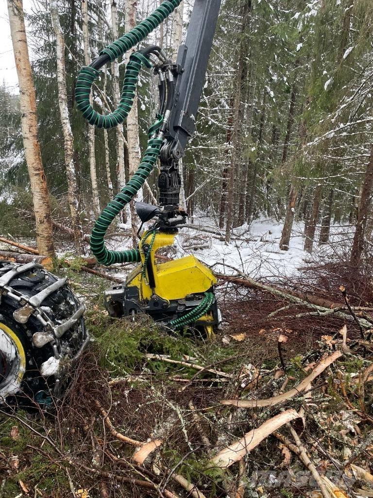 John Deere 1070 G Harvester