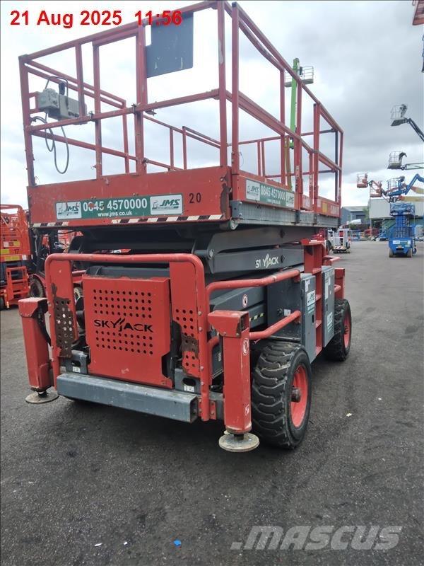 SkyJack SJ 8841 RT Scheren-Arbeitsbühnen