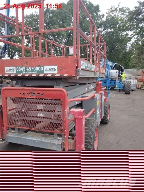 SkyJack SJ 8841 RT Scheren-Arbeitsbühnen