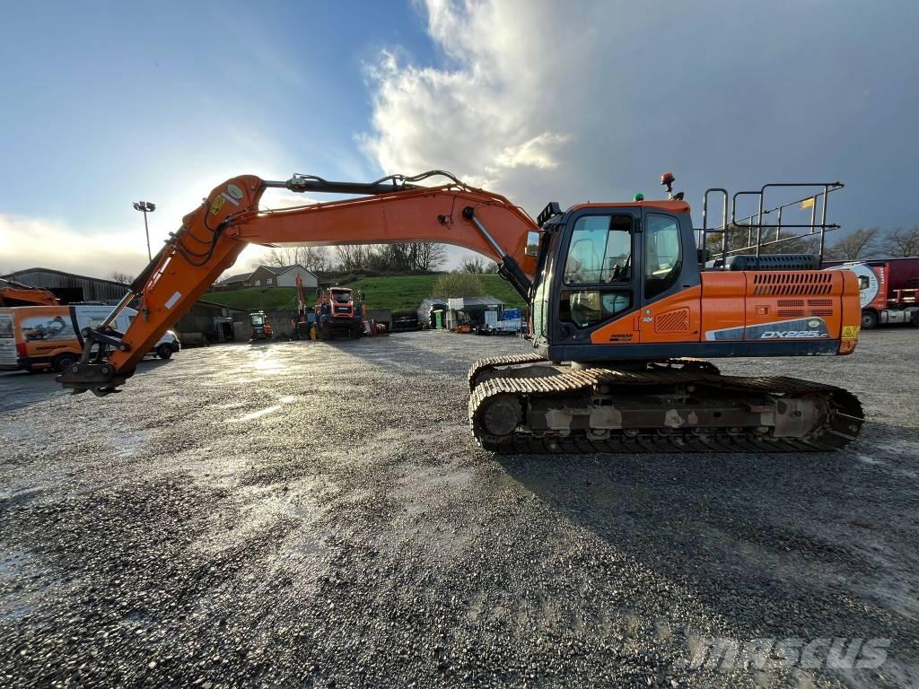 Doosan DX 225 Raupenbagger