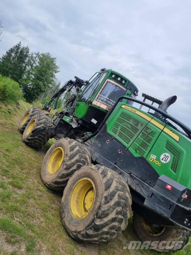 John Deere 1270 G Harvester