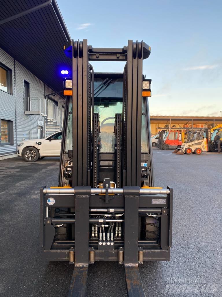 Hyundai 35DA-9 Diesel Stapler