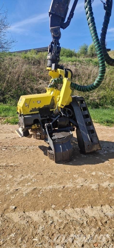 John Deere 1270 G Harvester