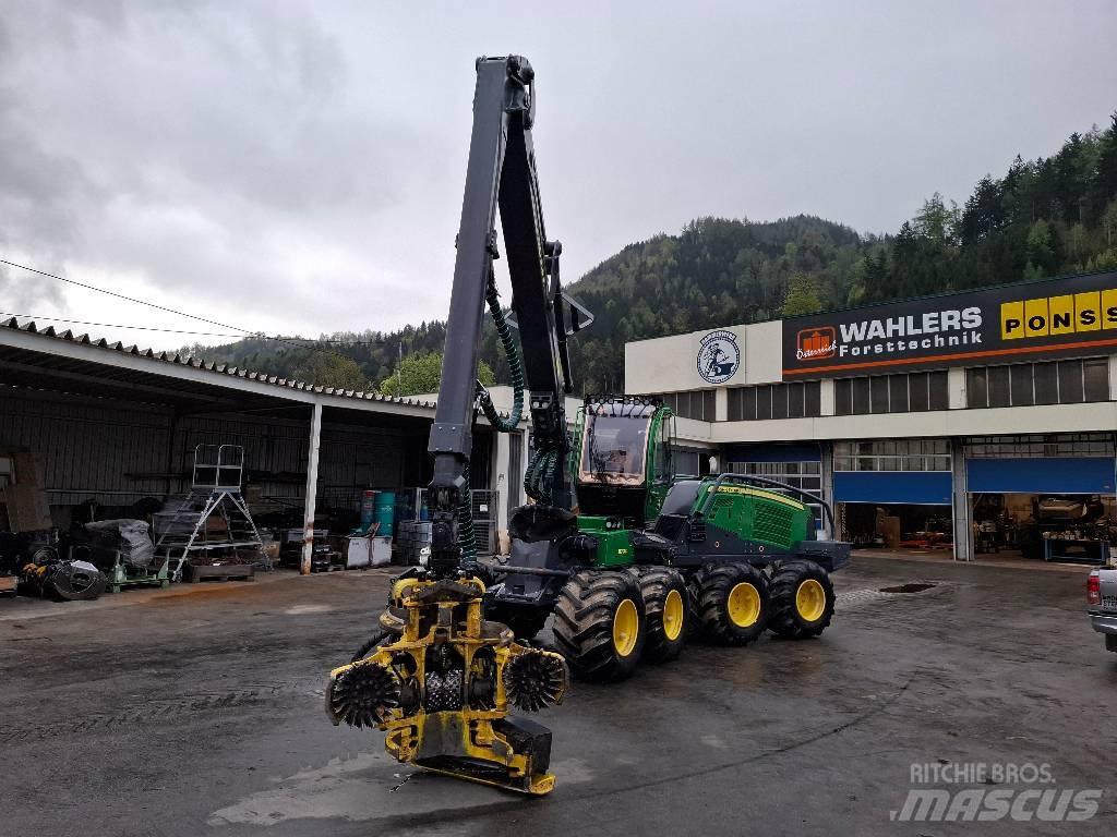 John Deere 1170G Harvester