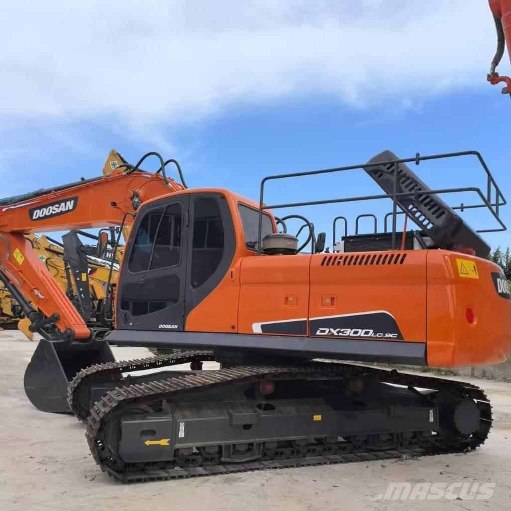 Doosan DX 300 Raupenbagger