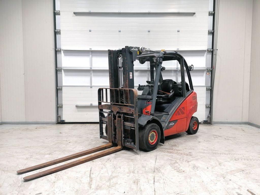 Linde H30T-02 Gas Stapler