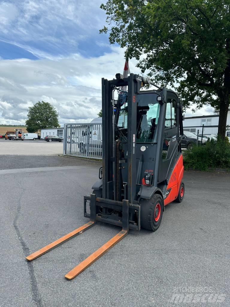 Linde H25T Gas Stapler