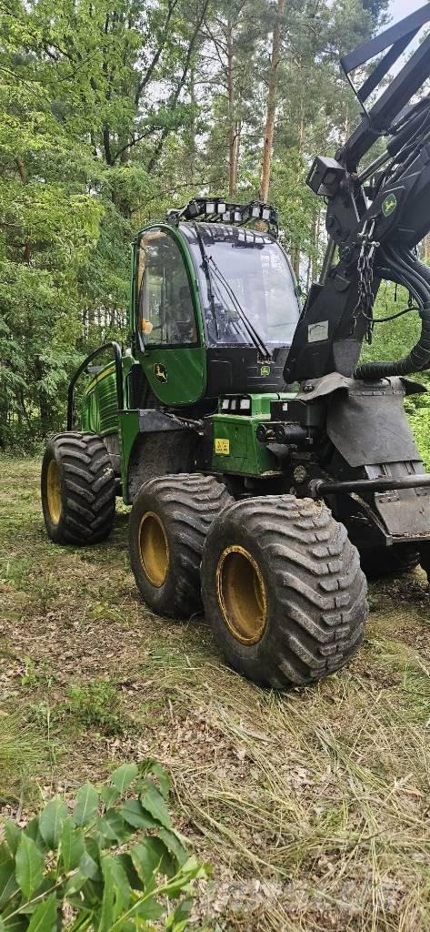 John Deere 1070e Harvester