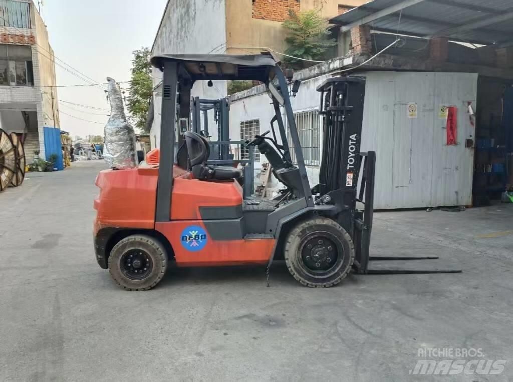 Toyota FD 30 Diesel Stapler