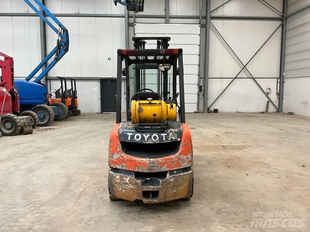 Toyota Tonero 30 Gas Stapler